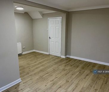 3 bedroom end of terrace house to rent - Photo 1