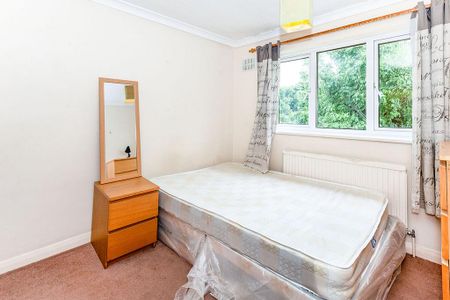 4 bedroom semi-detached house to rent - Photo 2