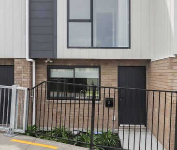 Three bedroom townhouse! - Photo 3