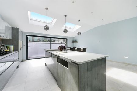 To Let 3 Bed House - Semi-Detached - Photo 5