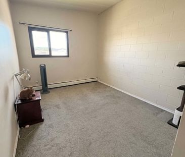 REDWOOD APARTMENTS - 15 - Photo 2