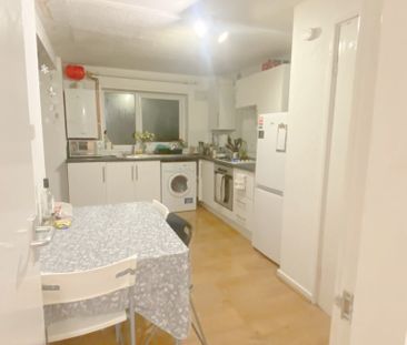3 Bedroom Flat - Photo 4
