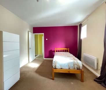 Room in a Shared Flat, Wood Street, E17 - Photo 4