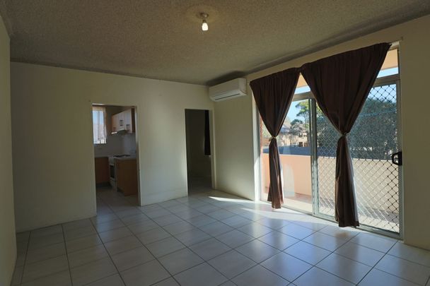 TIDY THREE BEDROOM UNIT IN FAIRFIELD - Photo 1