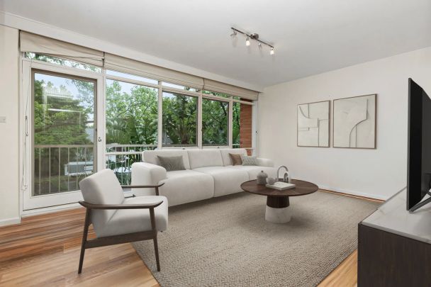 Spacious, Light-Filled Apartment with Classic Charm and Modern Comforts - Photo 1