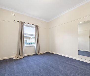 Comfortable & Charming Living in a Convenient Location with Gardeni... - Photo 2