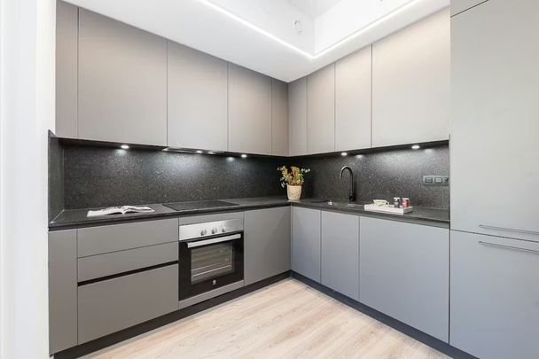 Carrer de Villarroel, Barcelona, Catalonia 08036 - Photo 1