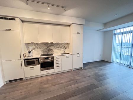 For Lease - 10 Honeycrisp Crescent Unit# 610, Vaughan, Ontario - Photo 5