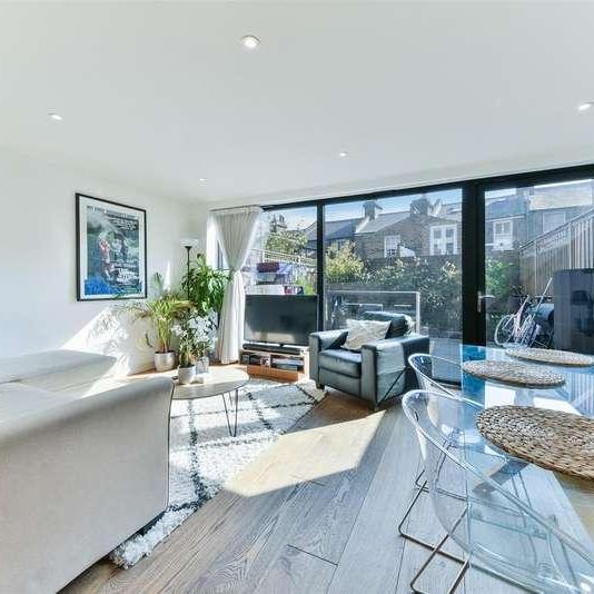 Hawthorne Crescent, Greenwich, London, SE10 - Photo 1