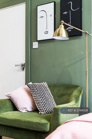 1 bedroom in a flat share to rent - Photo 4