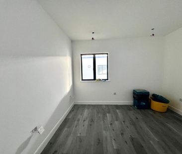 5 bedroom semi-detached house to rent - Photo 2