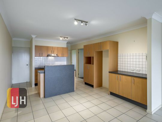 TOP FLOOR THREE BEDROOM UNIT WITH DOUBLE GARAGE & LARGE DECK! - Photo 1
