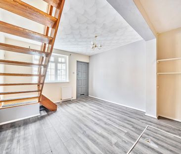 Terraced House to rent - Saxton Street, Gillingham, ME7 - Photo 1