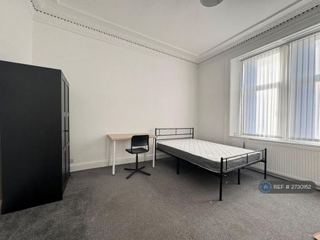 1 bedroom in a flat share to rent - Photo 2