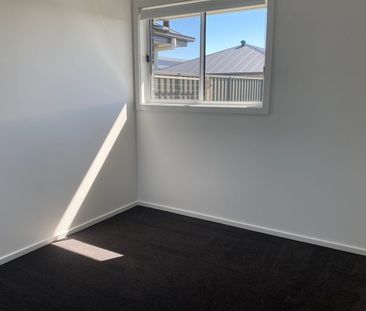 🏡 Modern 4-Bedroom Family Home – 14 Reserve Street, Rutherford - Photo 4