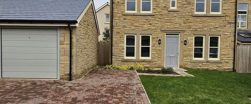 5 bedroom detached house to rent - Photo 1