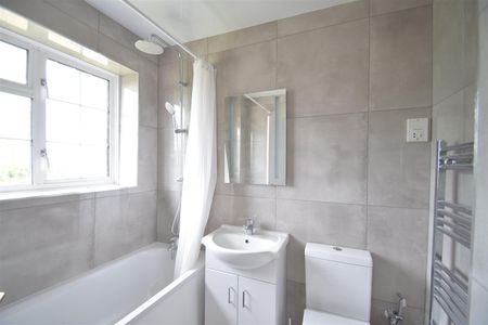 Ravenswood Park, Northwood, HA6 - Photo 2