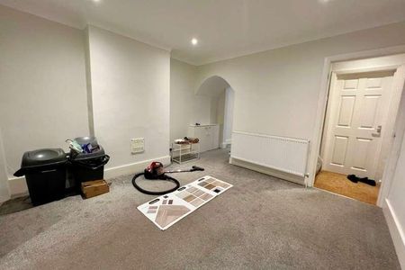 Woking, Surrey, GU21 - Photo 5