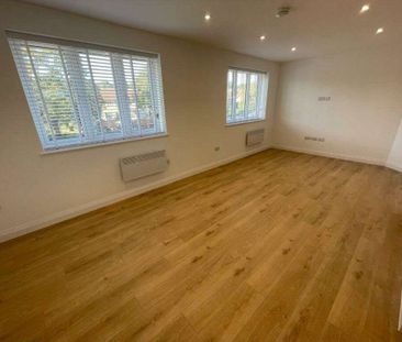 A 2 bedroom maisonette apartment situated in the Tilehurst area of ... - Photo 2