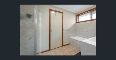 Walking distance to train station, shops and cafes - Photo 5