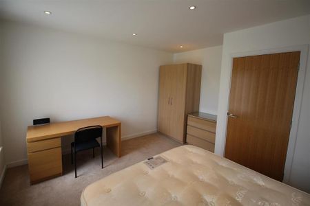 4 bedroom terraced house to rent - Photo 5