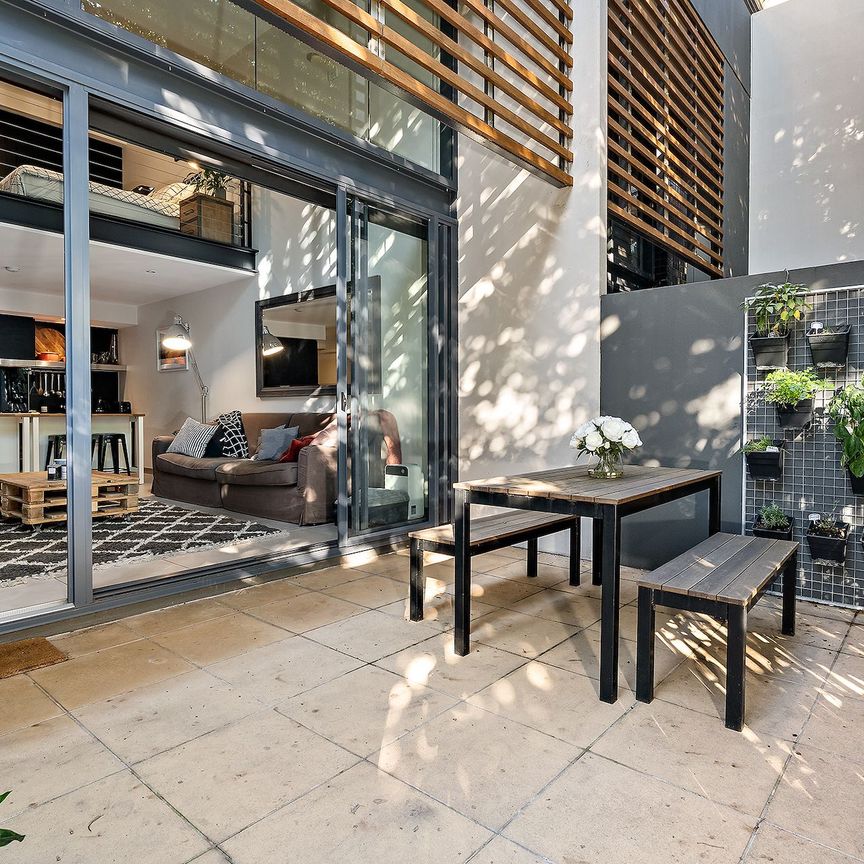 15 Chapel Mews, South Yarra. - Photo 1