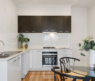 Modern 3-Bedroom Townhouse in a Quiet, Convenient Location - Photo 6