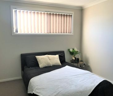 Modern and Spacious Plus Walking distance to Rouse Hill Town Centre !! - Photo 6