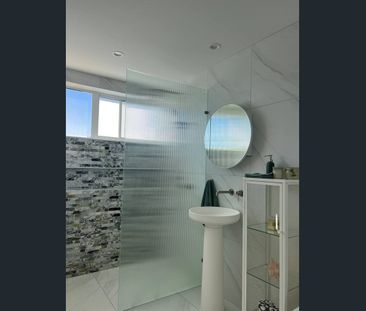 PALM BEACH PENTHOUSE - Ultra-rare and incredibly sought-after. - Photo 3