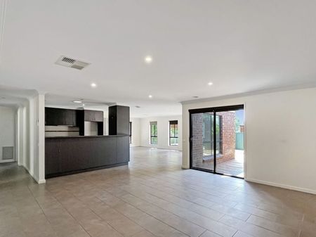 10 Caleb Close, Golden Square - Photo 2