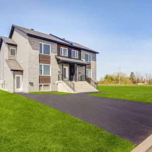 Vaste 61/2 sur 2 étage, style semi-détaché ! NEUF! Décembre 2025, Cour privé - Photo 2