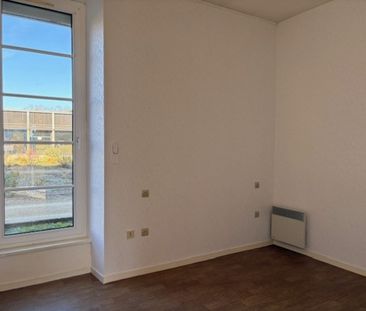 Location Appartement 2 pièces 47 m² Sainte-Sévère - Photo 6