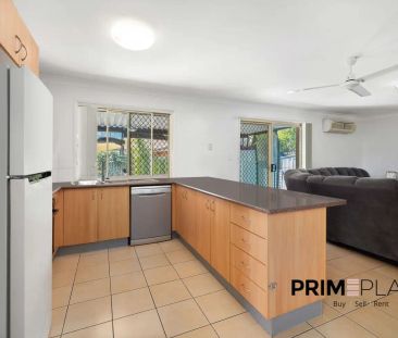 “Discover Your Well-Kept Family Haven in a highly regarded location... - Photo 1