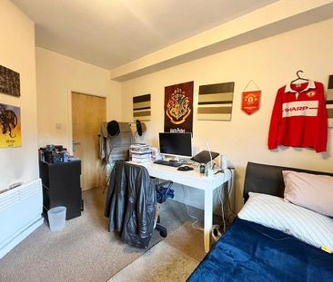 1 bedroom in a flat share to rent - Photo 3
