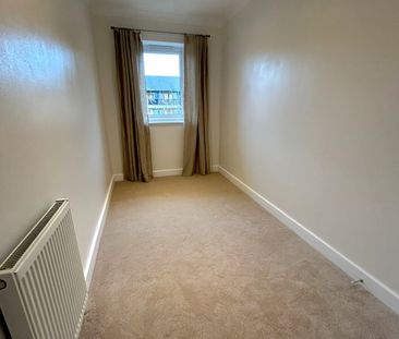 2 Bedroom Top Floor Flat To Let in Croydon - Photo 4