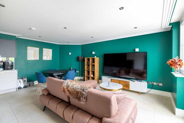 3 bedroom flat to rent - Photo 1