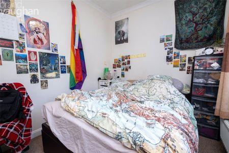 4 bedroom terraced house to rent - Photo 5