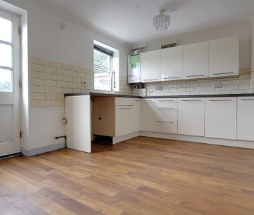 3 bedroom end of terrace house to rent - Photo 5