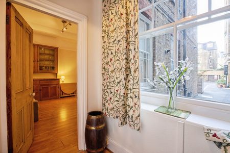 2 Bed Flat, Prince Of Wales Drive, SW11 - Photo 3