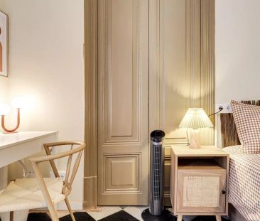 Room in a shared 5-bedroom apartment for rent in El Gòtic - Photo 5