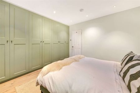 A stylish 4 bedroom family home close to Battersea Square - Photo 2