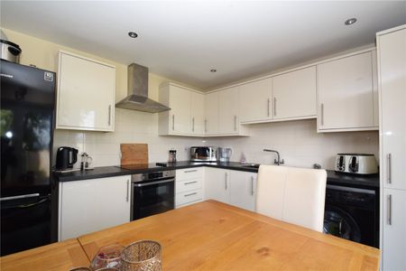 3 bed terraced house to rent in Eastway, Scarborough, YO11 - Photo 3