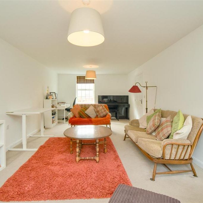 4 bedroom semi-detached house to rent - Photo 1