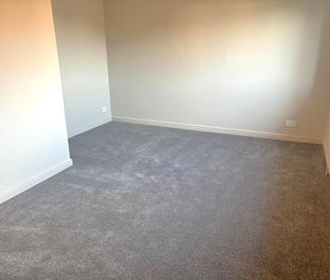 2 bedroom end of terrace house to rent - Photo 4
