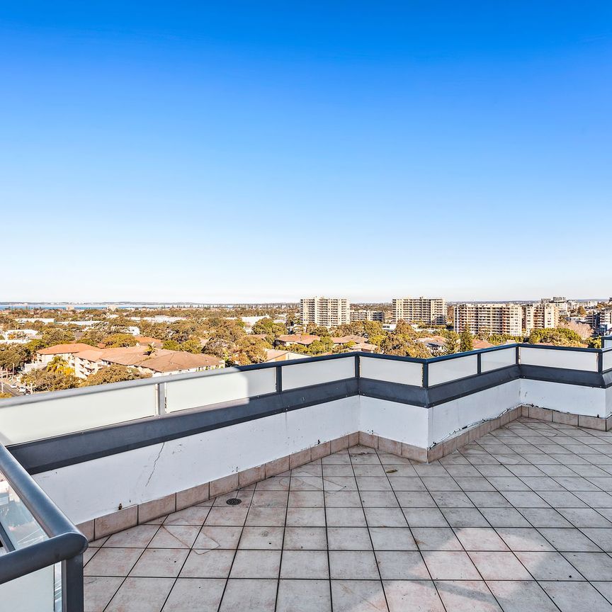 Luxury Penthouse with Sweeping Views - Photo 1