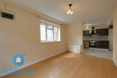 2 bed Ground Floor Flat for Rent - Photo 5