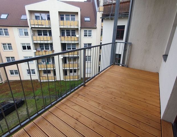 unrenovierte 5- Raum-Maisonettewohnung mit Balkon im Dachgeschoss am Stadtpark ! - Photo 1
