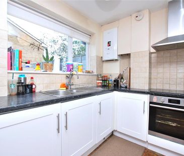 4 bedroom semi-detached house to rent - Photo 6