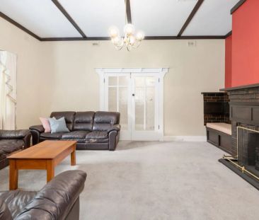 Brilliantly Located! An Idyllic Lifestyle Awaits! - Photo 2