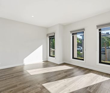 New Stylish Family Living - Photo 2